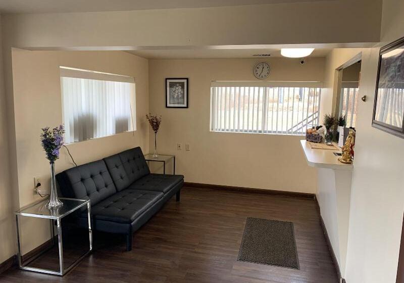 Finn's Motel