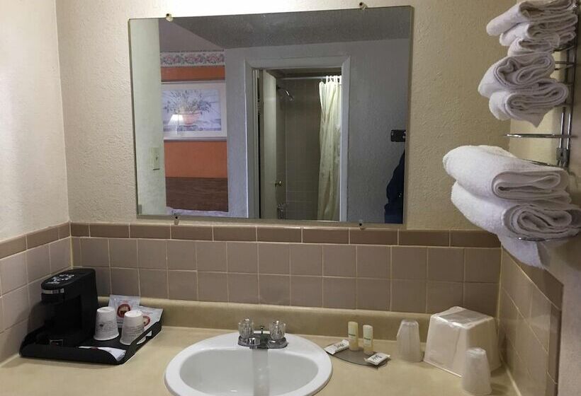 Finn's Motel