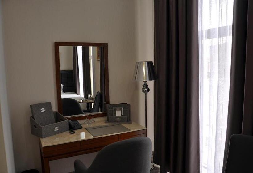 בית מלון כפרי Parliament Palace