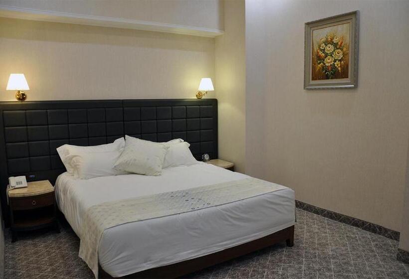 בית מלון כפרי Parliament Palace