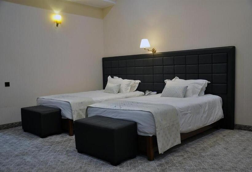 בית מלון כפרי Parliament Palace