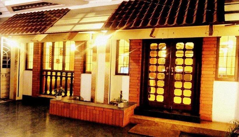 호텔 Sri Kamal International