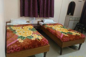 پانسیون Sharda Guest House