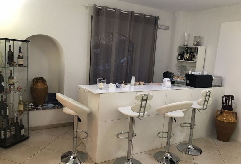 تختخواب و صبحانه Elios Tao