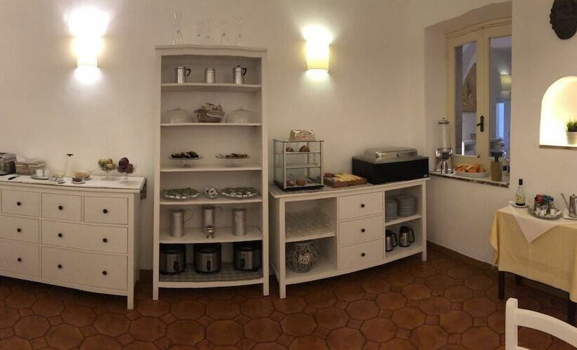 تختخواب و صبحانه Elios Tao