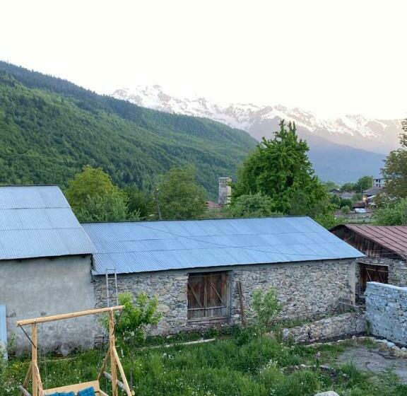 پانسیون Iuri Udesiani S Guesthouse