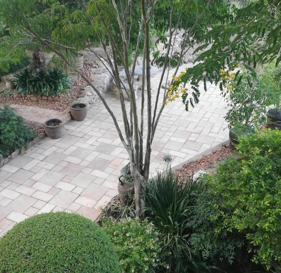 פנסיון Leeuwenhof Guesthouse