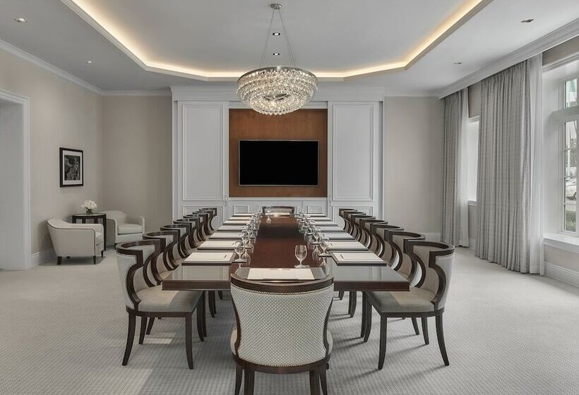 אתר נופש Rosewood Miramar Beach