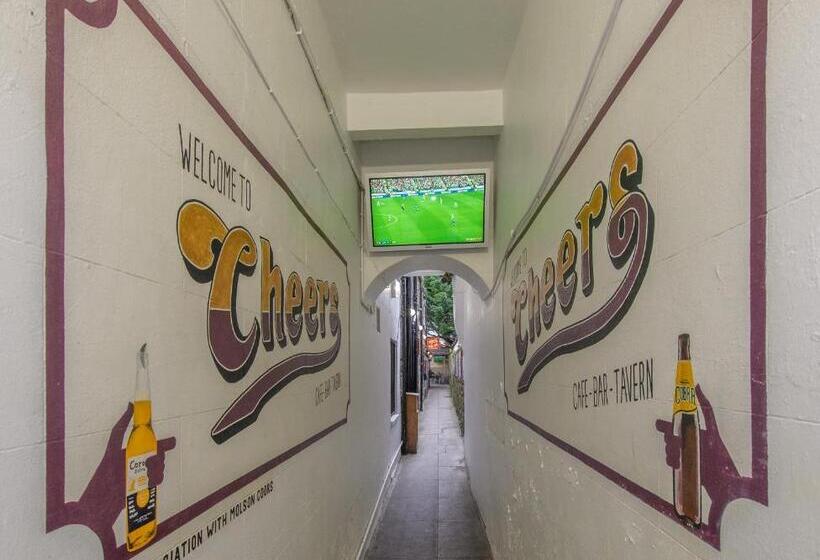 فندق صغير Cheers Cafe Bar & Tavern