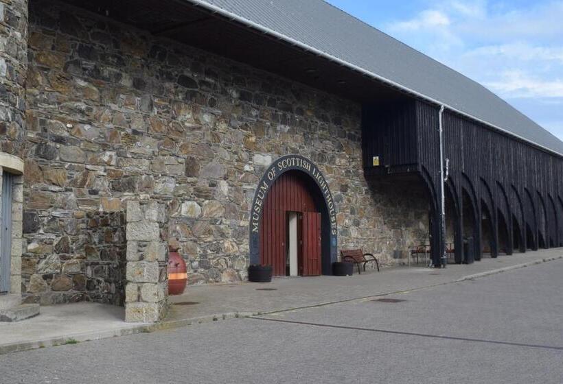 فندق صغير Cheers Cafe Bar & Tavern