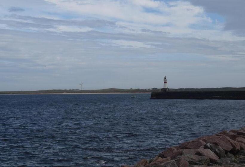 فندق صغير Cheers Cafe Bar & Tavern