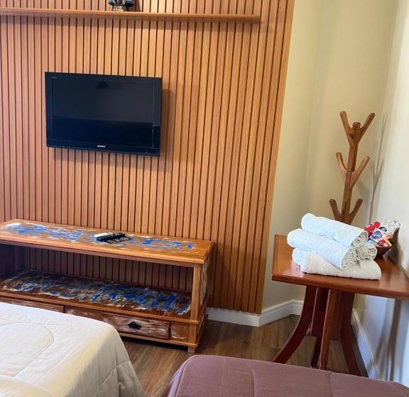 הוסטל Rogai Hotel Pousada