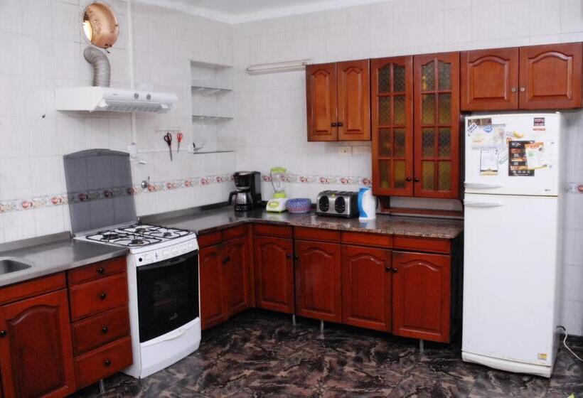 تختخواب و صبحانه La Rojarilla