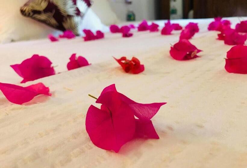 تختخواب و صبحانه Laligurasvilla Beachside Escape   100m To Beach