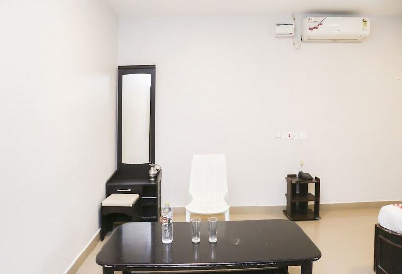 בית מלון כפרי Capital O 14623 Travellers Inn