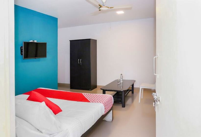 בית מלון כפרי Capital O 14623 Travellers Inn