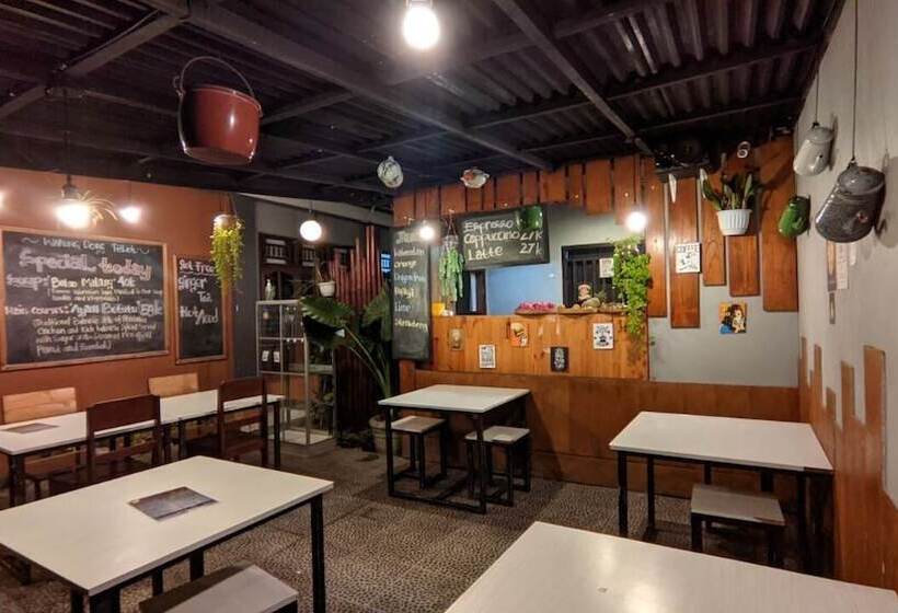 Dong Paloh Hostel