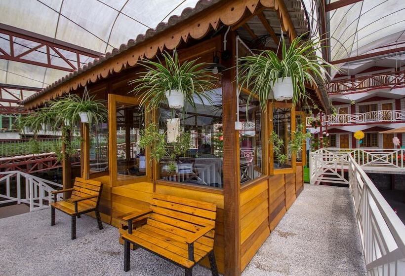 هتل کپسول Kea Garden Mini Chalet   Hostel