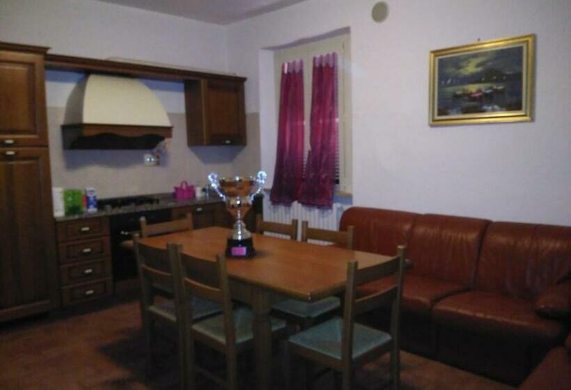 فندق Agriturismo Uliveto Gretacci