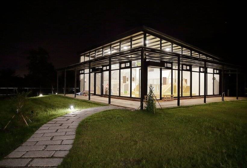 تختخواب و صبحانه Childlike House