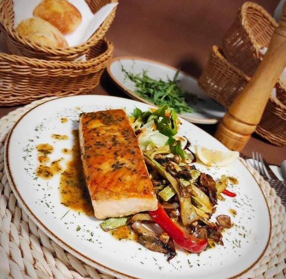 پانسیون Restaurant & Apartments & Rooms Avenia