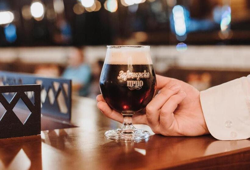 پانسیون Restaurant & Apartments & Rooms Avenia