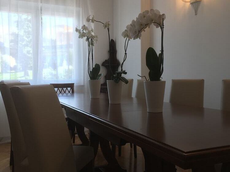 مبيت وإفطار Robin Rooms