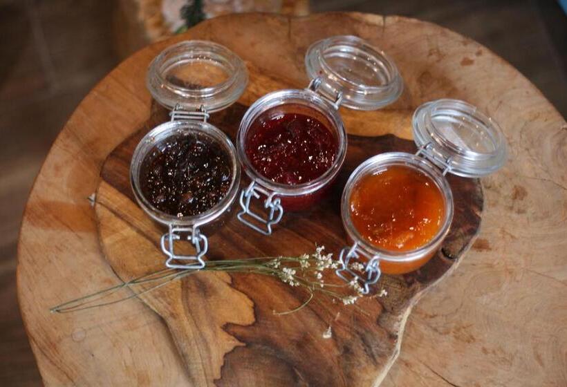 پانسیون Hostal Rural Can Pau