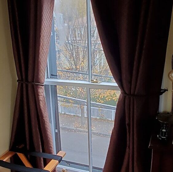 تختخواب و صبحانه Davis Square Inn