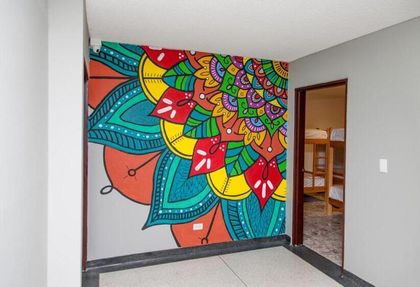 پانسیون Les Balcons Hostel