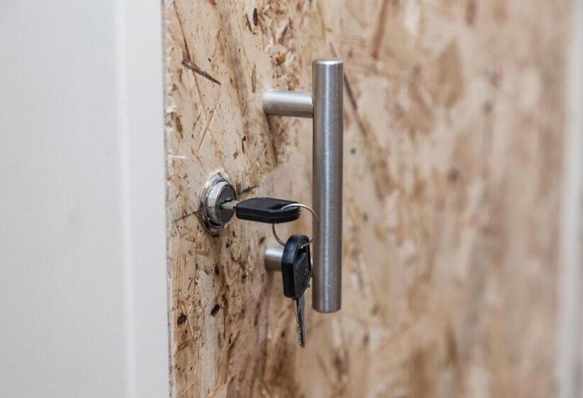 پانسیون Les Balcons Hostel