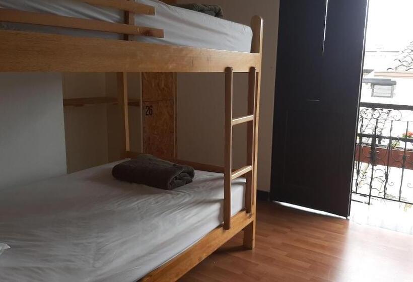 پانسیون Les Balcons Hostel