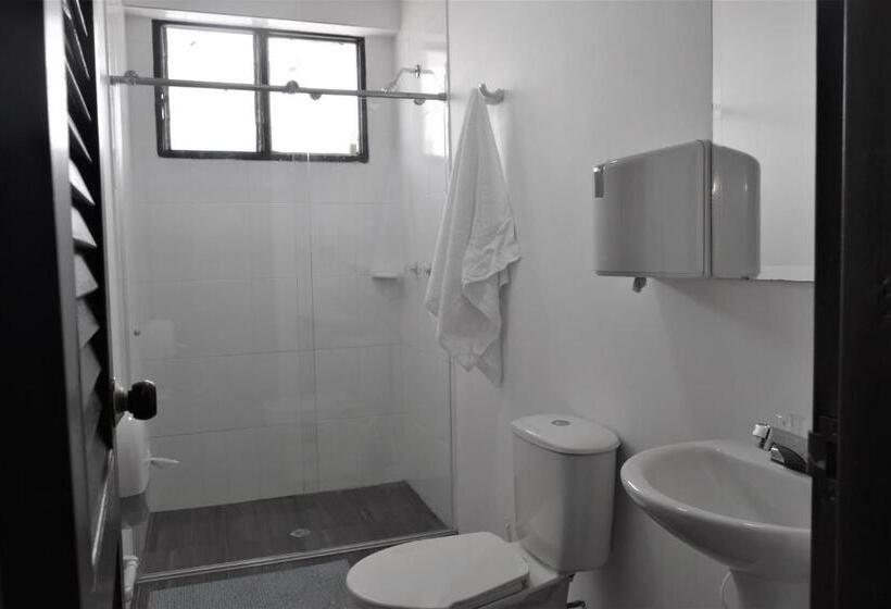 پانسیون Les Balcons Hostel