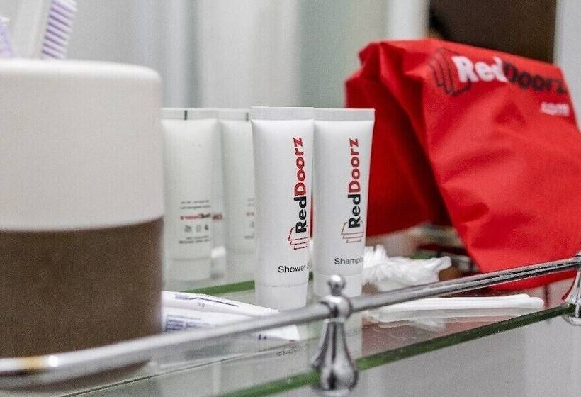 پانسیون Reddoorz Near Halim Perdanakusuma 3