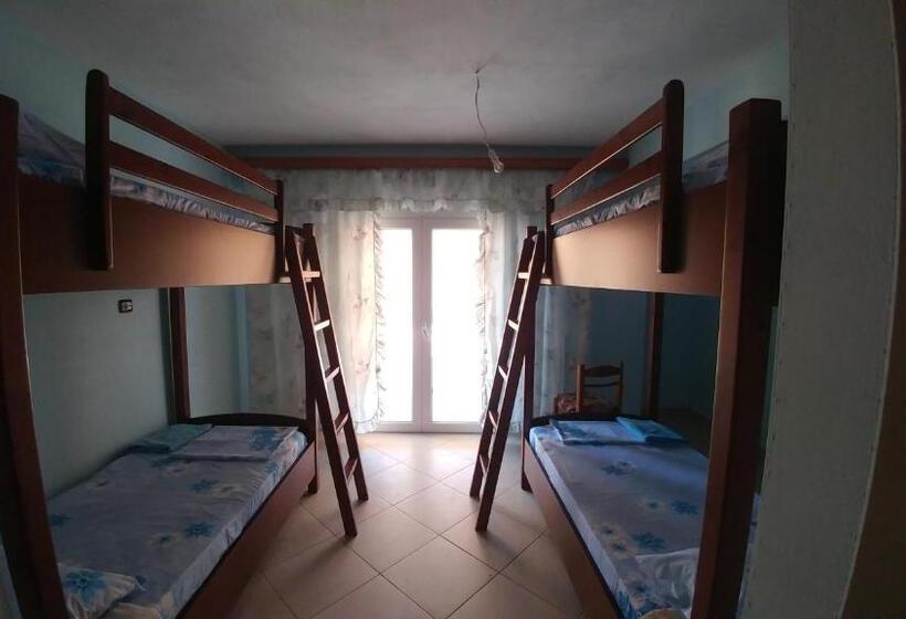 Mona`s Hostel