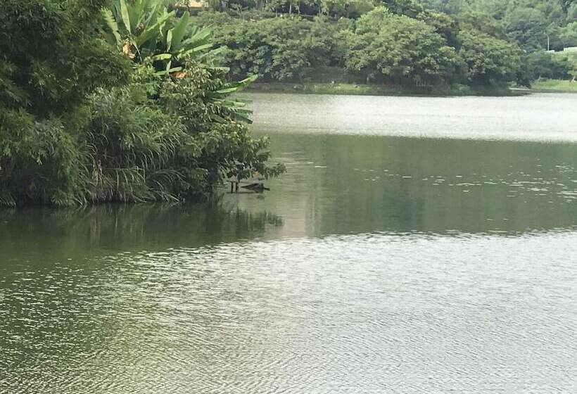 هاستل Gin Lon Lake Motel