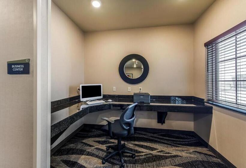 Cobblestone Hotel & Suites   Hutchinson