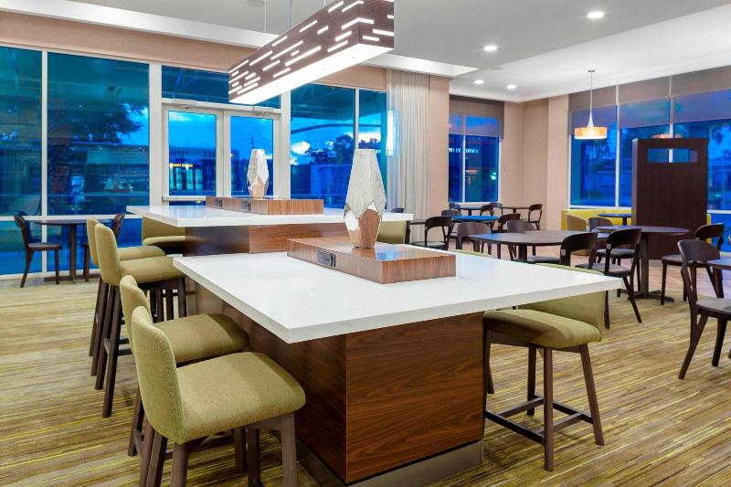 בית מלון כפרי Courtyard By Marriott Deland Historic Downtown