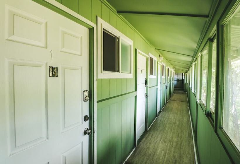 Central Maui Hostel