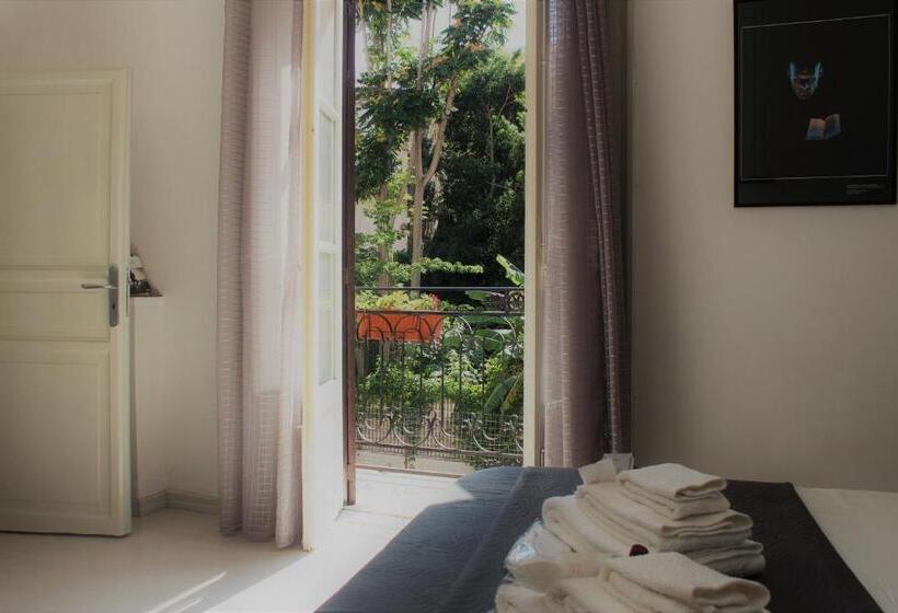 تختخواب و صبحانه Bed&book Palazzo Cutelli