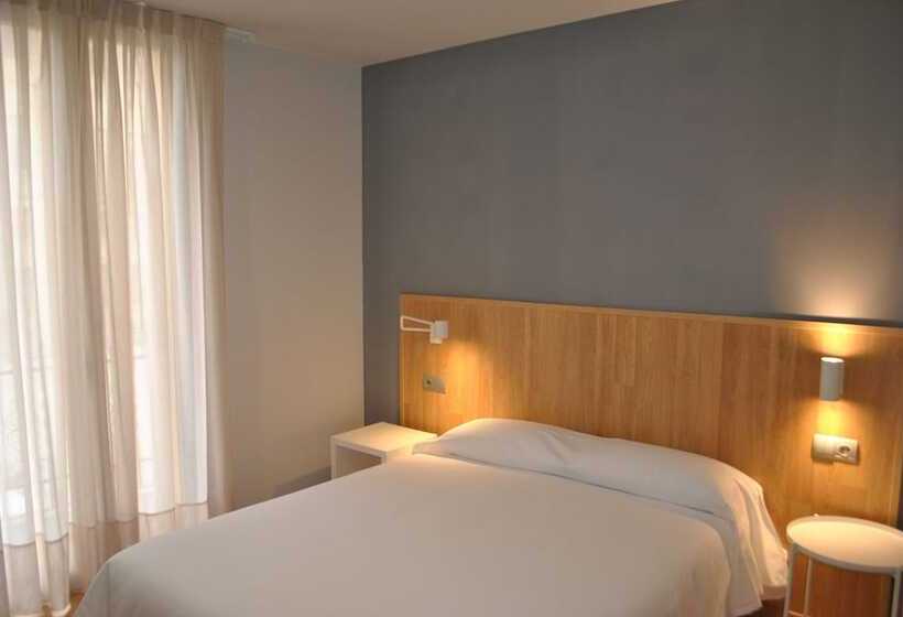 בית מלון כפרי Hostal Universitat