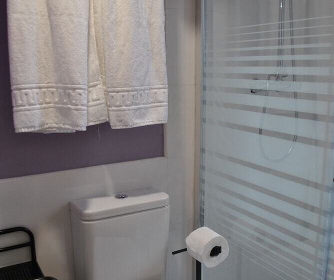 בית מלון כפרי Hostal Universitat