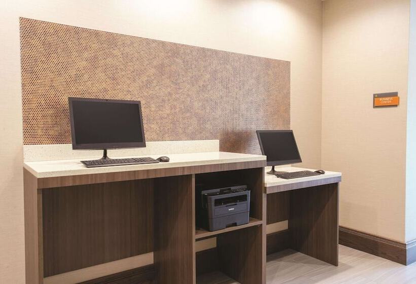 فندق La Quinta By Wyndham Buffalo Amherst