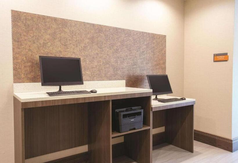 فندق La Quinta By Wyndham Buffalo Amherst