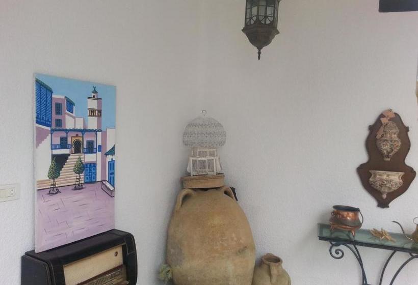 بنسيون L'hirondelle De Kelibia : Chez Amou