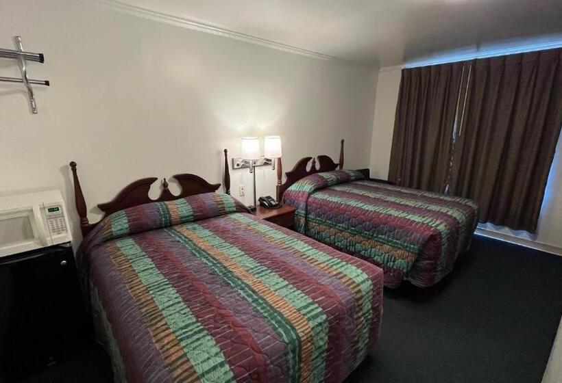 酒店 Four Oaks Lodging