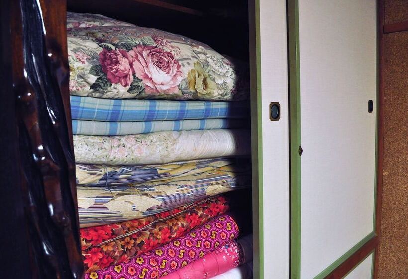 פנסיון Guest House Hide
