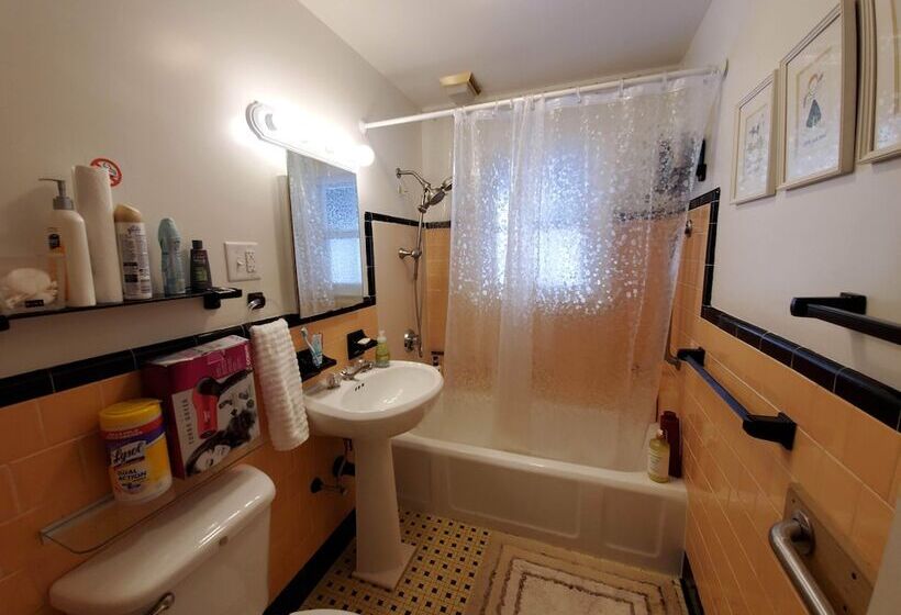 צימר Natalie House   Boston