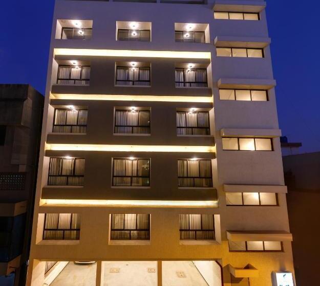 בית מלון כפרי Classic Mid Town