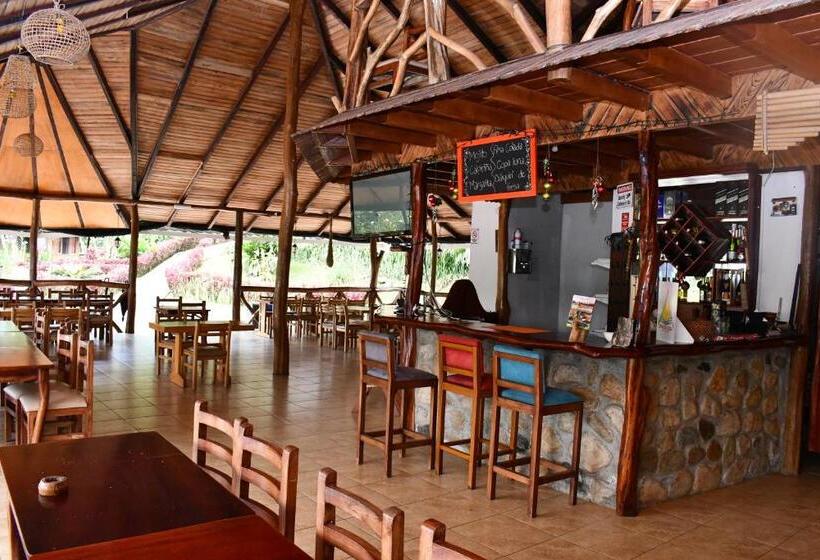 هاستل Hosteria Orkidea Lodge